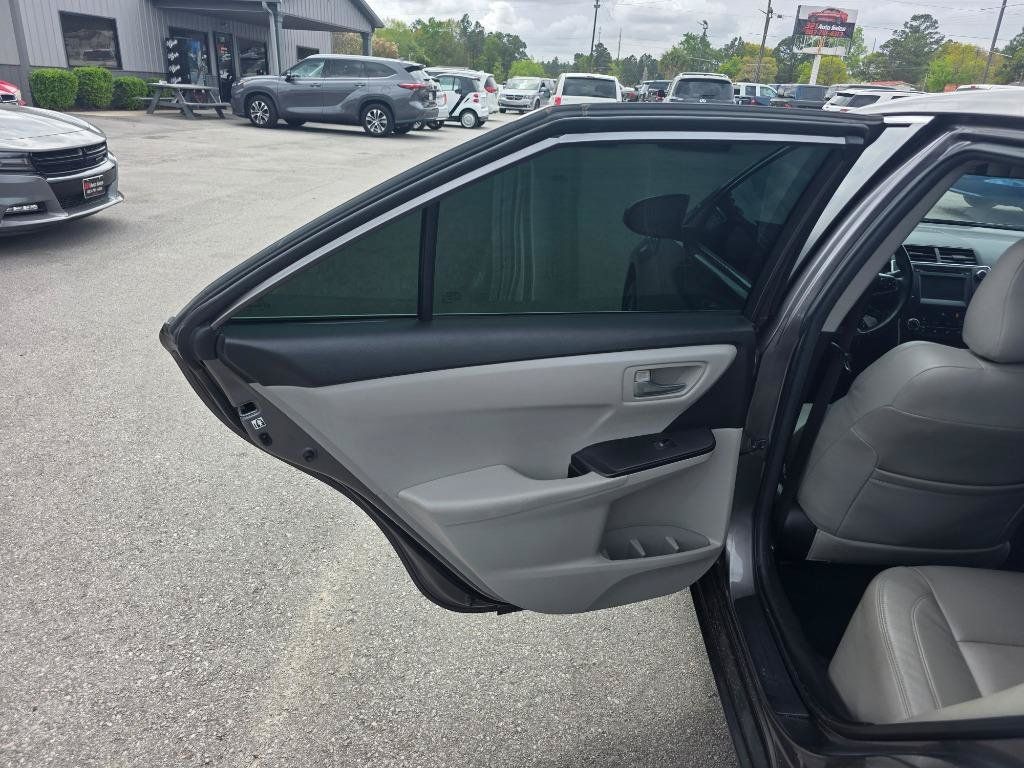 Used 2017 Toyota Camry SE FWD image 8