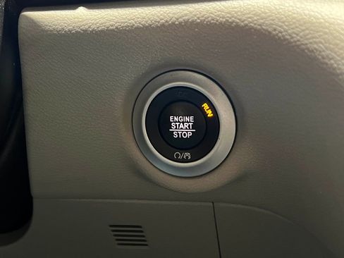 Used 2020 Chrysler Pacifica Touring-L Plus FWD image 20