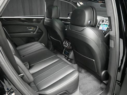 Used 2019 Bentley Bentayga image 69