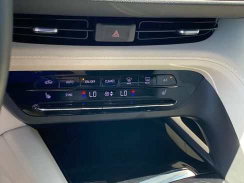 Certified 2023 Buick Envision Preferred AWD/4WD image 12