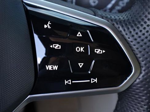 Certified 2023 Volkswagen Tiguan SE R-Line image 23