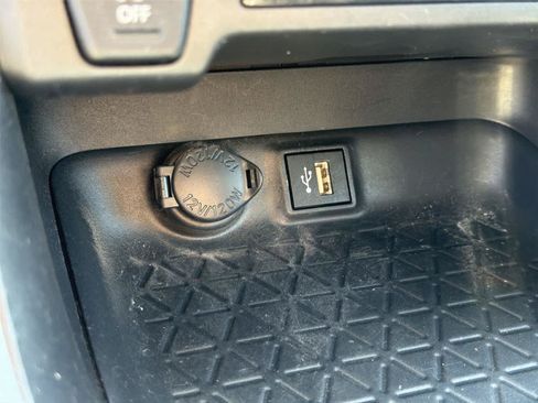 Used 2025 Toyota RAV4 XLE FWD image 36