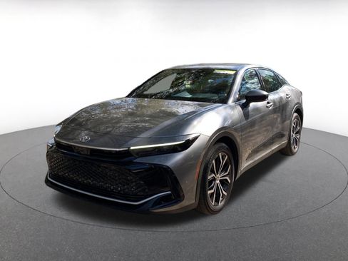 Used 2025 Toyota Crown XLE image 3