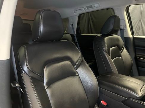 Used 2025 Nissan Pathfinder SL AWD/4WD image 15