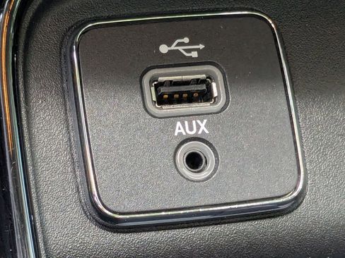 Used 2018 Jeep Compass Limited w/ Navigation Group FWD image 12