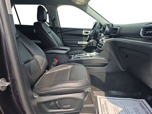 Used 2020 Ford Explorer XLT w/ Equipment Group 202A AWD/4WD image 19