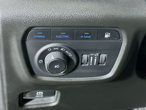 Used 2023 Jeep Grand Cherokee 4WD 4xe w/ Luxury Tech Group II image 17