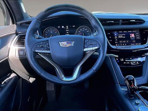 Used 2025 Cadillac XT6 Premium Luxury w/ Platinum Package AWD/4WD image 5