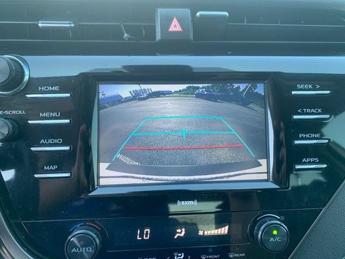 Used 2020 Toyota Camry SE FWD image 22