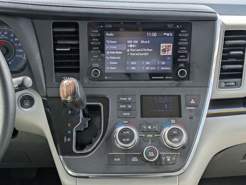 Used 2018 Toyota Sienna XLE w/ XLE Navigation Package image 20