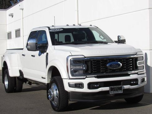 Used 2024 Ford F450 Platinum w/ Camper Package image 2