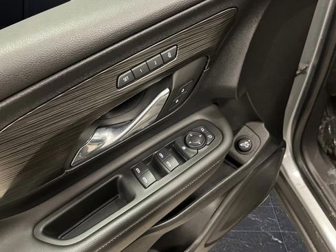 Used 2023 GMC Terrain SLT image 27