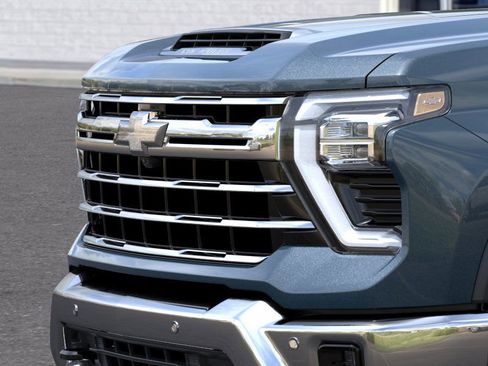 New 2026 Chevrolet Silverado 2500 LTZ w/ LTZ Premium Package AWD/4WD image 13
