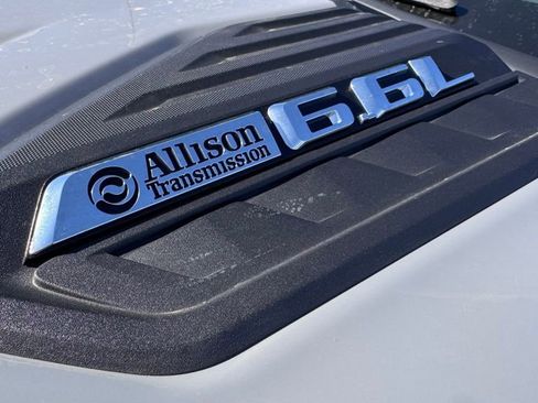 Used 2024 Chevrolet Silverado 2500 ZR2 w/ Technology Package image 9