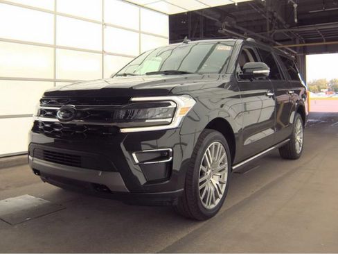Used 2023 Ford Expedition Max Limited AWD/4WD image 2