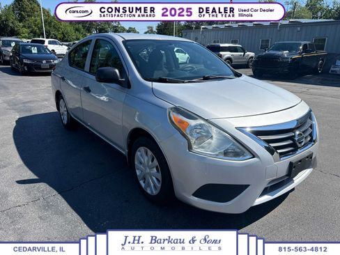 Used 2015 Nissan Versa S Plus FWD image 1