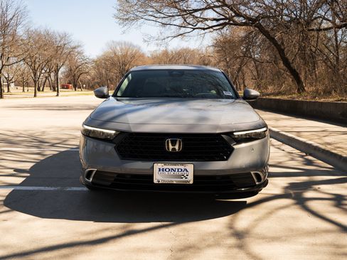 Used 2025 Honda Accord Touring image 3