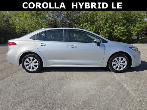 Used 2023 Toyota Corolla LE image 2