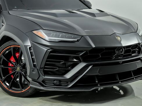 Used 2022 Lamborghini Urus AWD/4WD image 3