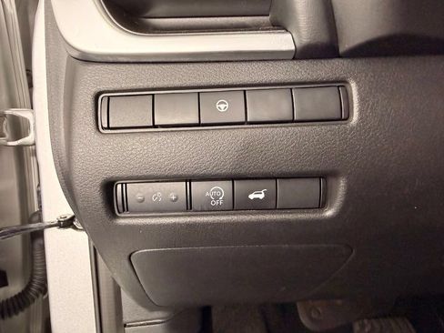 Used 2025 Nissan Rogue SV AWD/4WD image 24