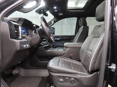 Used 2025 GMC Sierra 2500 AT4X image 9