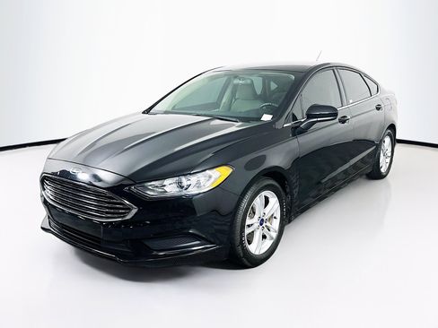 Used 2018 Ford Fusion SE w/ Fusion SE Technology Package FWD image 3