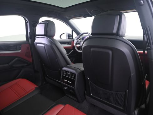 Certified 2026 Porsche Cayenne S AWD/4WD image 17