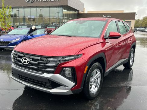 New 2025 Hyundai Tucson SE AWD/4WD image 2