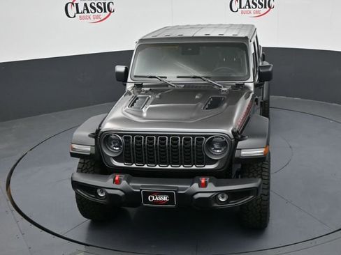Used 2025 Jeep Gladiator Rubicon w/ Convenience Group image 17