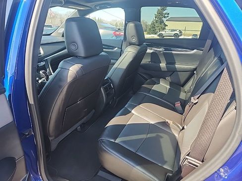 Used 2025 Cadillac XT5 Premium Luxury image 11