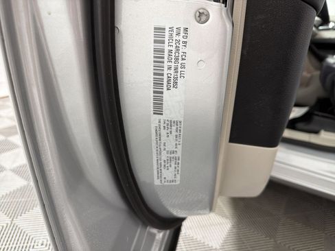 Used 2022 Chrysler Pacifica Touring-L image 28