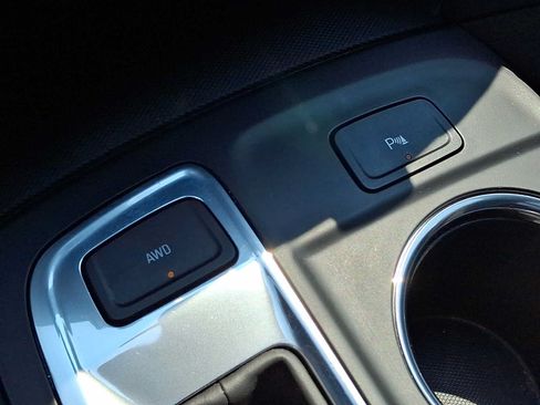 Used 2023 Chevrolet Equinox LT AWD/4WD image 24