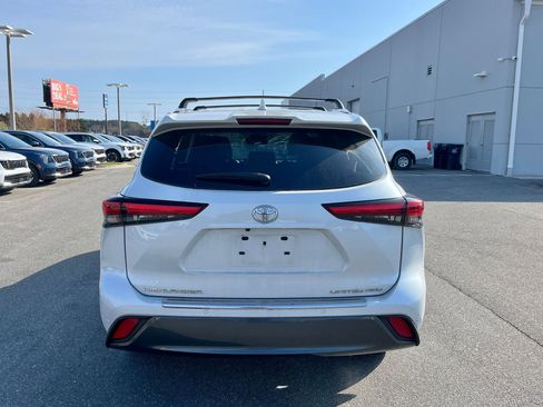 Used 2023 Toyota Highlander Limited image 8