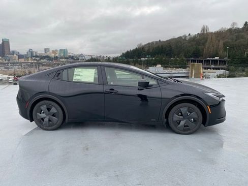 New 2026 Toyota Prius LE image 3