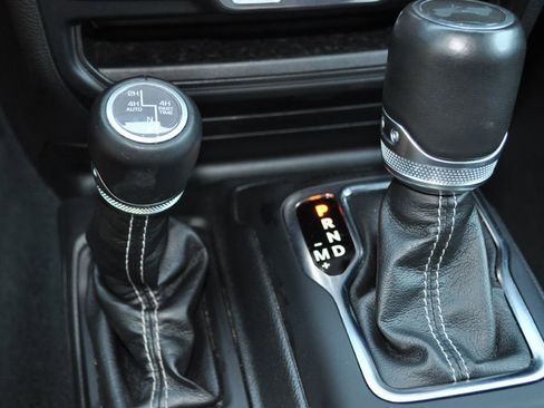 Used 2023 Jeep Wrangler Unlimited Sahara w/ Cold Weather Group AWD/4WD image 17
