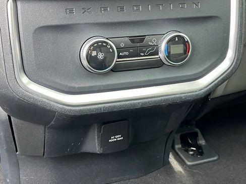 Used 2025 Ford Expedition Active AWD/4WD image 16