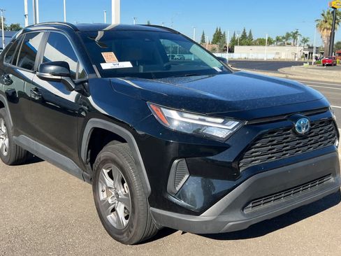 Used 2023 Toyota RAV4 LE AWD/4WD image 3