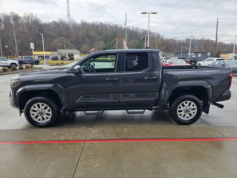 Certified 2025 Toyota Tacoma SR5 image 8