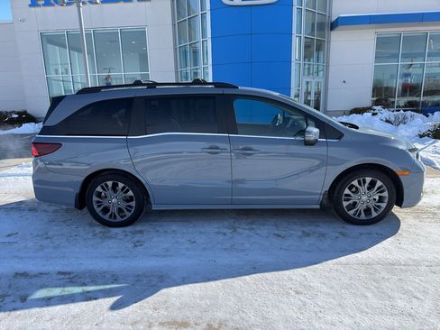 Used 2025 Honda Odyssey Touring image 4