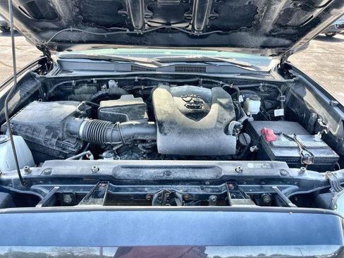 Used 2019 Toyota Tacoma SR5 AWD/4WD image 26