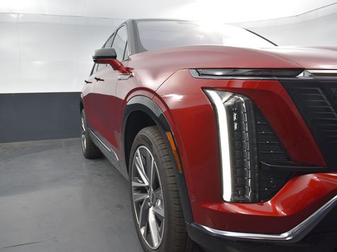 New 2026 Cadillac Vistiq Sport w/ LPO, Floor Liner Package image 43