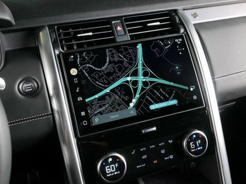 Certified 2025 Land Rover Discovery Dynamic SE AWD/4WD image 15