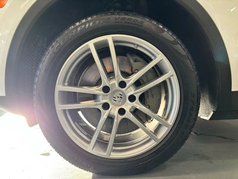 Used 2019 Porsche Cayenne S image 52