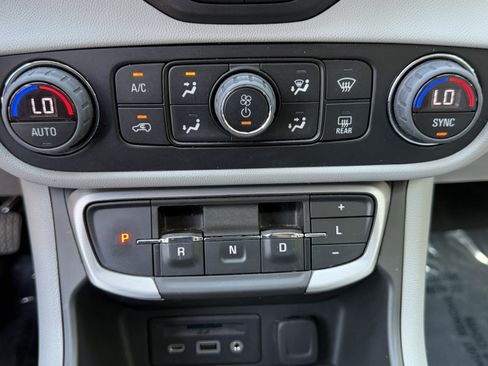 Used 2023 GMC Terrain SLT FWD image 21