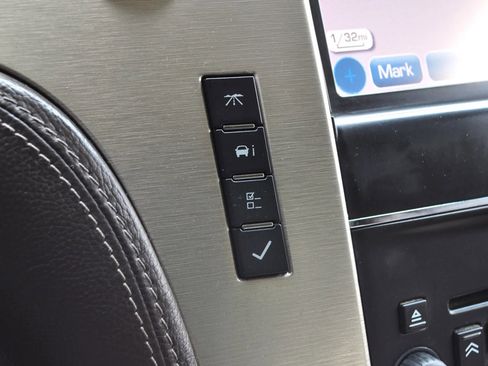 Used 2013 Cadillac Escalade Platinum image 28