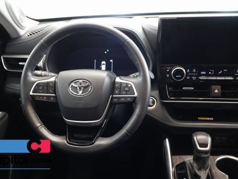 Certified 2024 Toyota Highlander Platinum AWD/4WD image 16