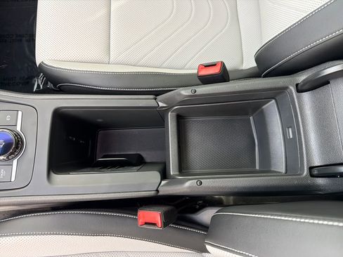 Certified 2025 Volkswagen Tiguan SE image 25