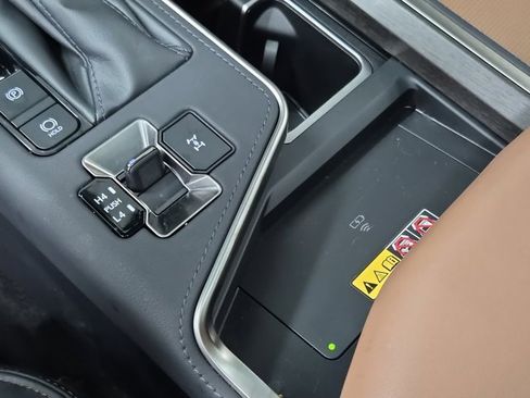 Used 2024 Lexus GX 550 image 34