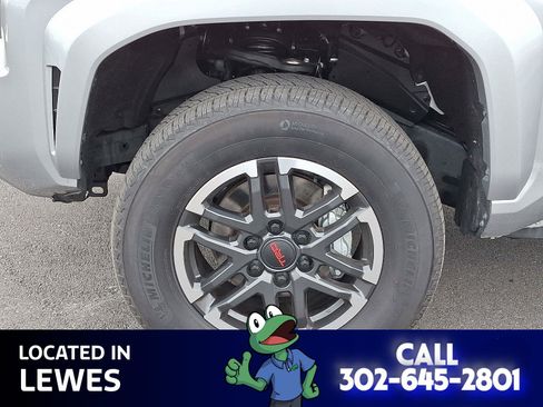 Used 2024 Toyota Tacoma TRD Sport image 9