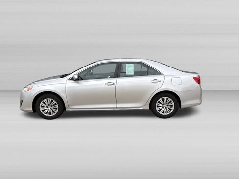Used 2014 Toyota Camry LE FWD image 7